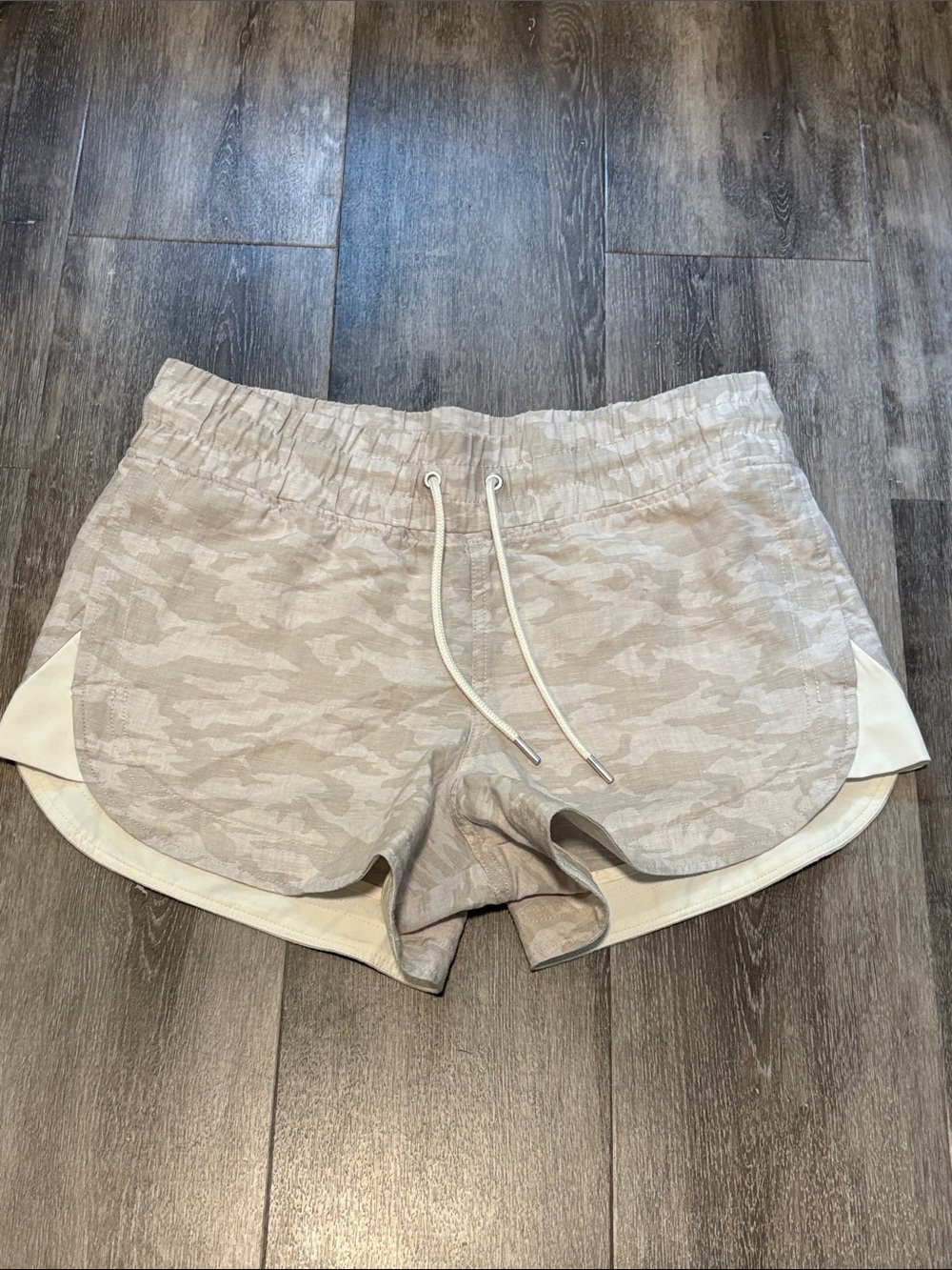 Athleta Cabo Tide Linen Shortie Shorts Beige Camo Womens 6 Drawstring 100% Linen